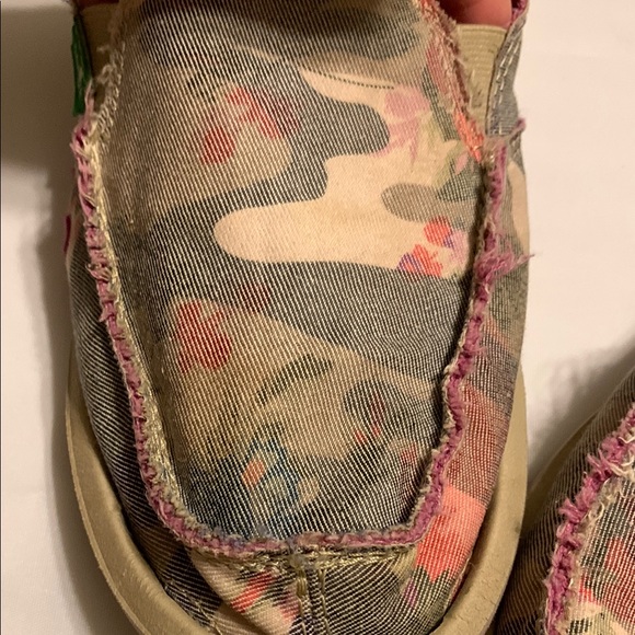 Sanuk Women’s Multicolor Slip-On Beach Loafers - Picture 7 of 9